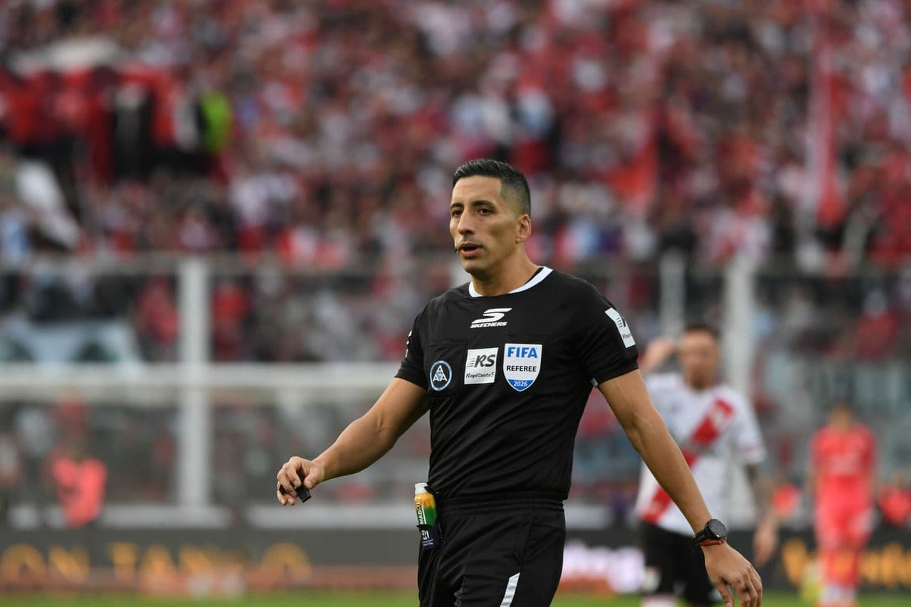 Who is the referee for Sweden vs Tunisia?