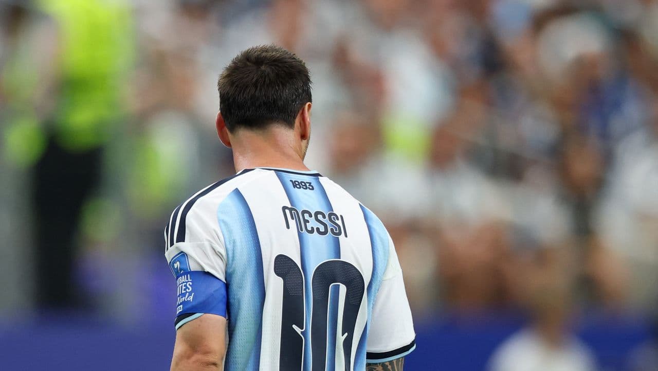 How many more goals has Lionel Messi scored than Cristiano Ronaldo at World Cups?