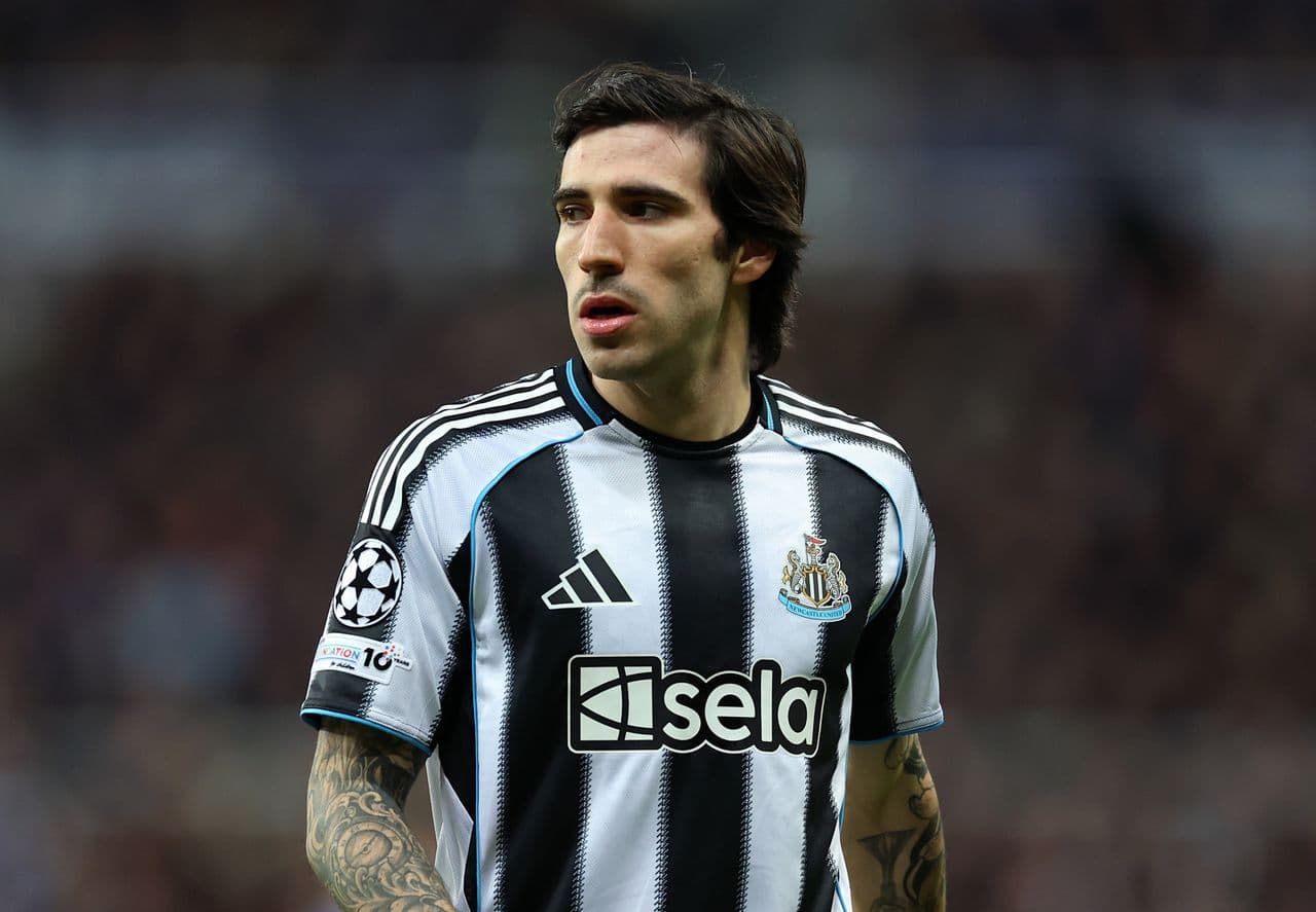 Tottenham Plot £100m Move for Premier League Midfielder