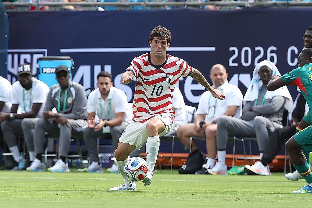 Who is the referee for USA vs Paraguay?