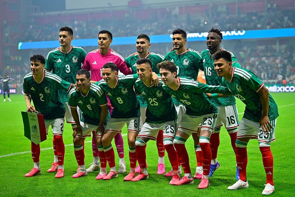 Who are the BBC pundits for Czech Republic vs Mexico?